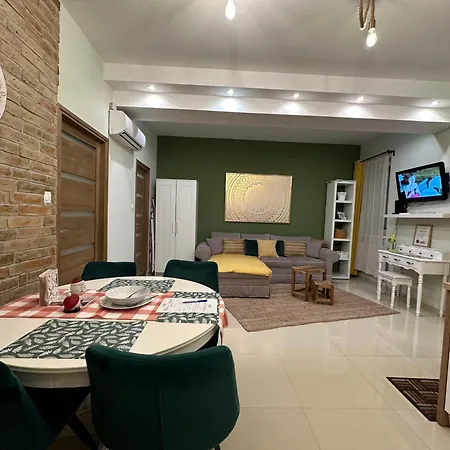 Travel Apartment *